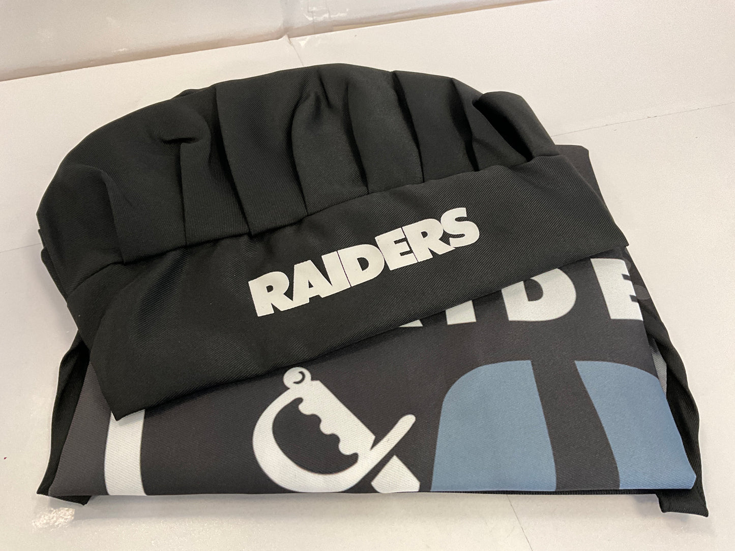 Mojo Apron with Hat Raiders