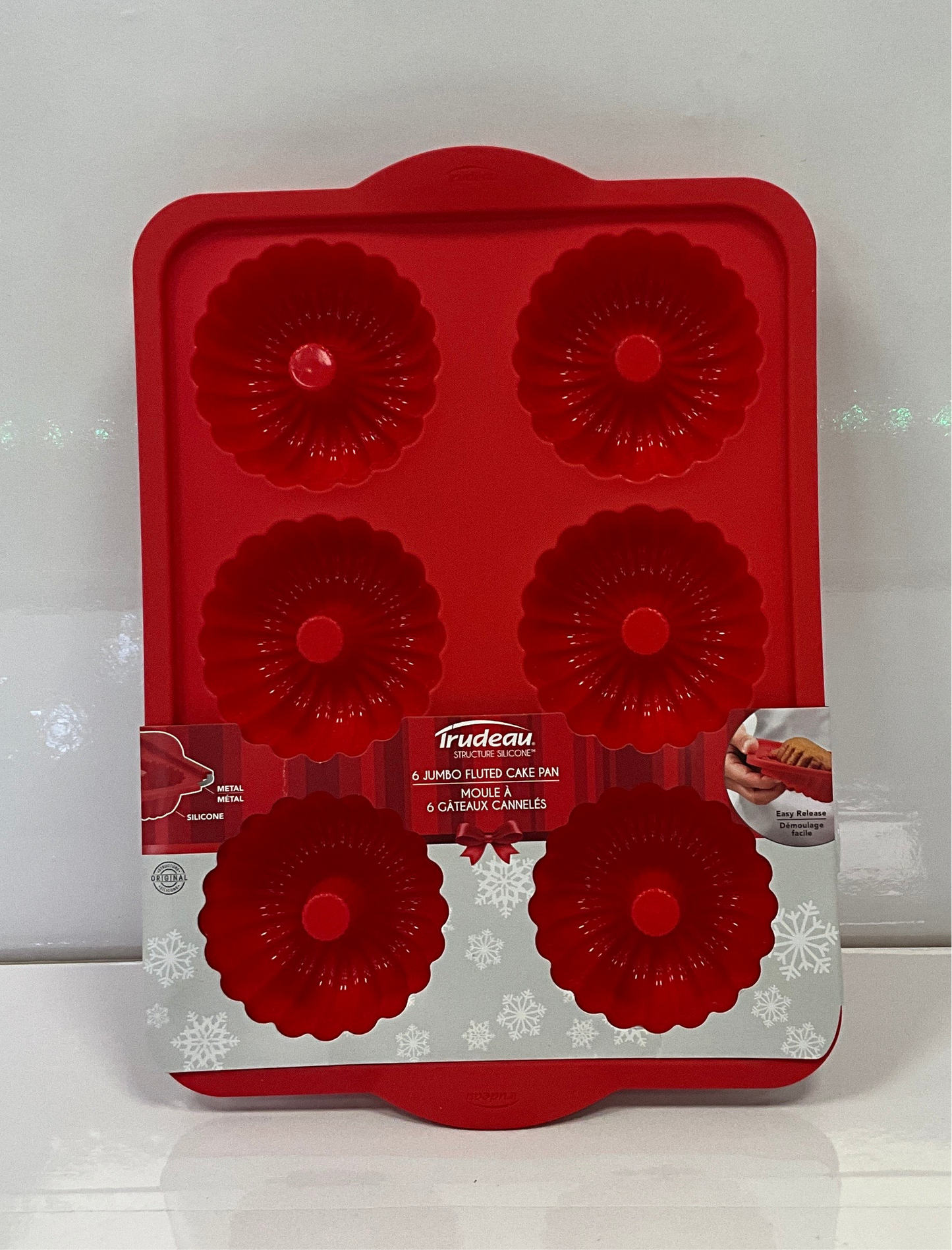 Trudeau SS Red Fluted Cake Pan
