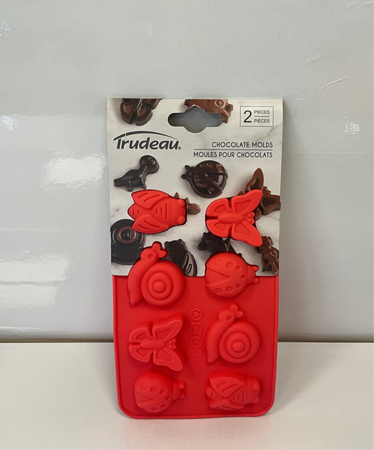 Trudeau Mold Bugs