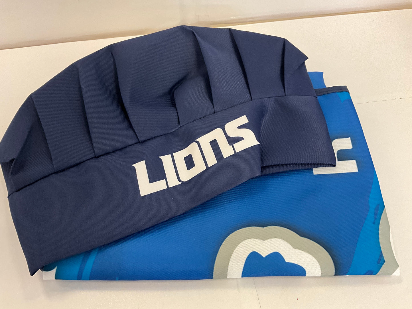 Mojo Apron With Hat Lions