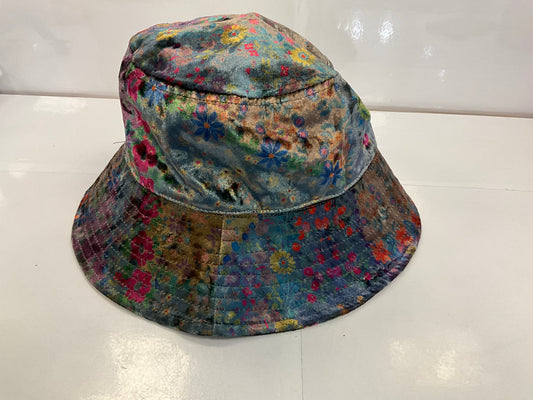 Nat Life Rose Bucket Hat